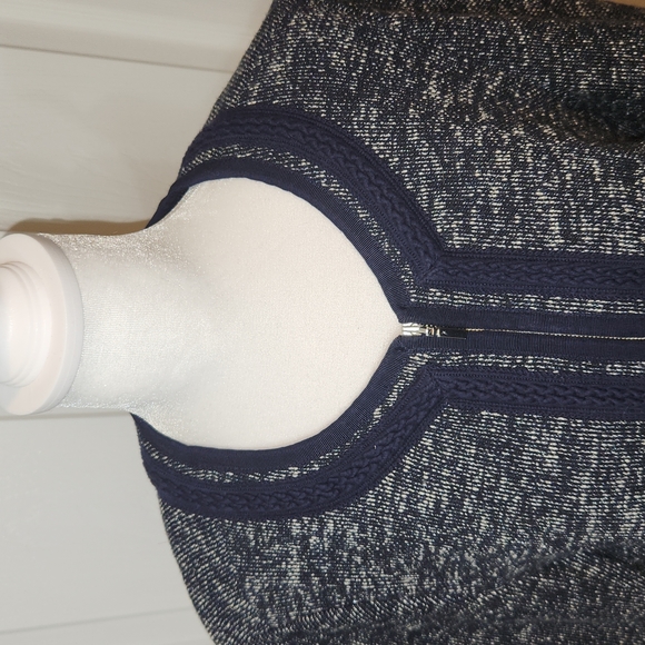 TALBOTS WOMENS KNIT FABRIC BLAZER, SUIT JACKET SIZE 12P. Navy Blue and white - Picture 4 of 12